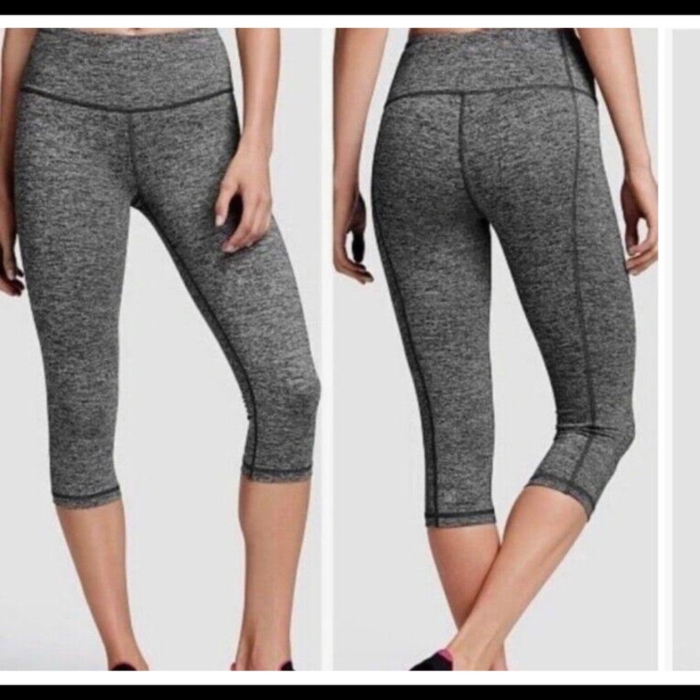 Victoria’s Secret Sport knockout legging crop length in gray